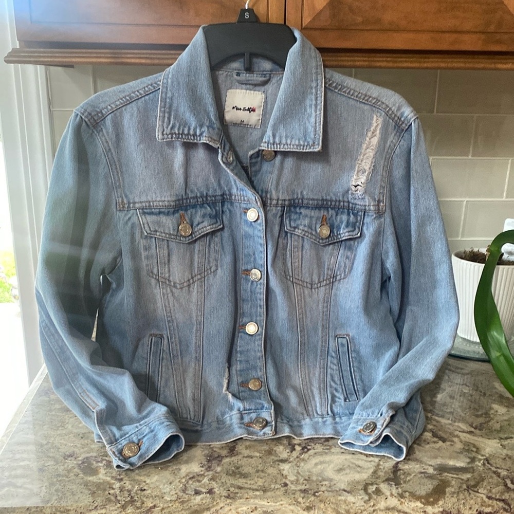 Light Wash Jean Jacket with Classic Design Light Distressing Medium